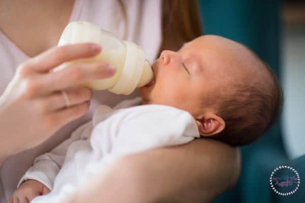 A new moms is formula feeding her baby. 