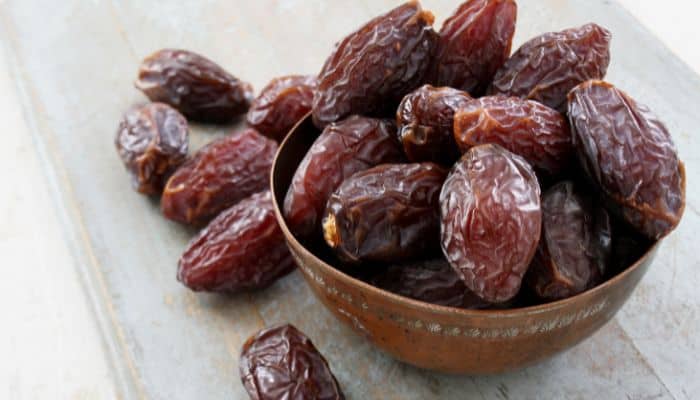 Pack medjool dates in Hospital bag for mom going for labor